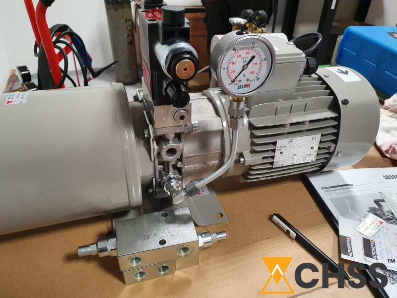 Projekt i realizacja ruchomej ścianki wspinaczkowej